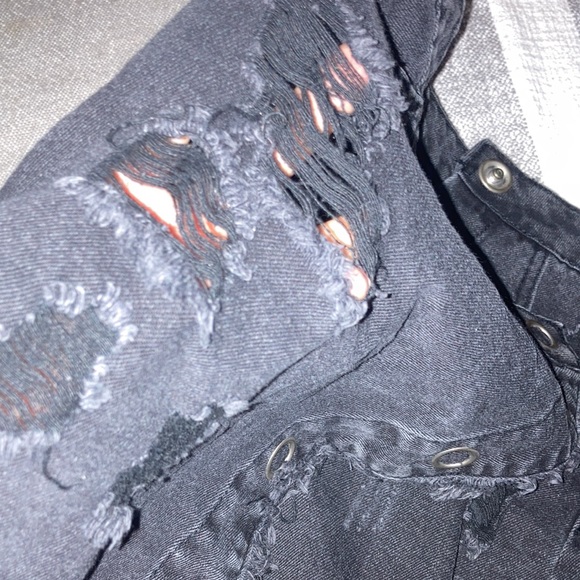 Ladies black jean skirt with pockets - Picture 6 of 11